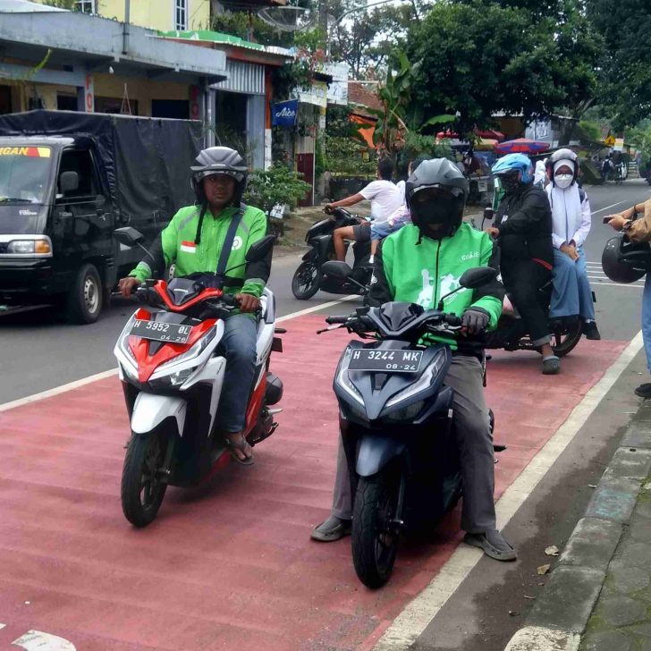 How To Get Around Bali, Grab and Gojek are the most popular motorbike Taxis in Bali 🇮🇩
