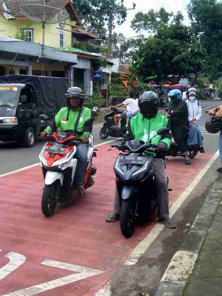 How To Get Around Bali, Grab and Gojek are the most popular motorbike Taxis in Bali